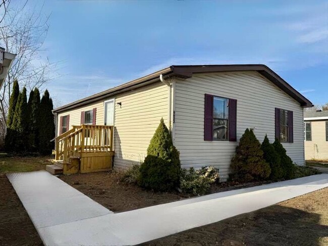 Building Photo - Spacious & Affordable 3BR Home in Belleville - Pet-Friendly, Central AC & Only $900!