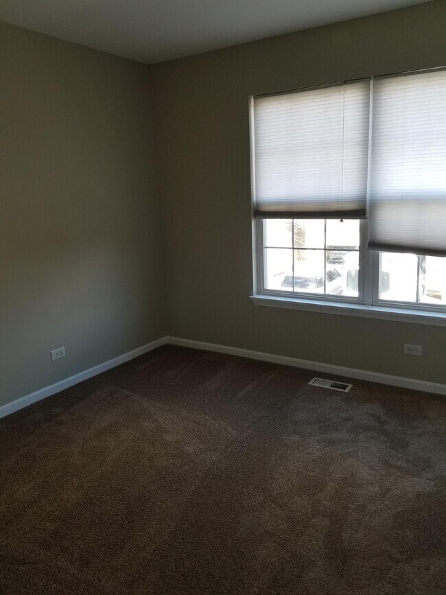 Building Photo - 301 Robin Glen Ln