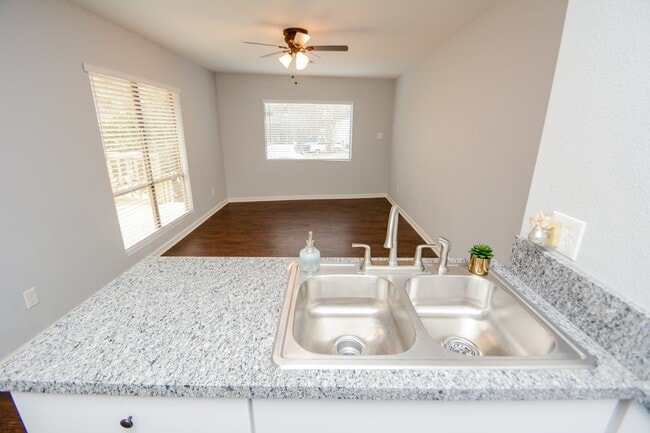 Building Photo - 51 Harbour Row Dr