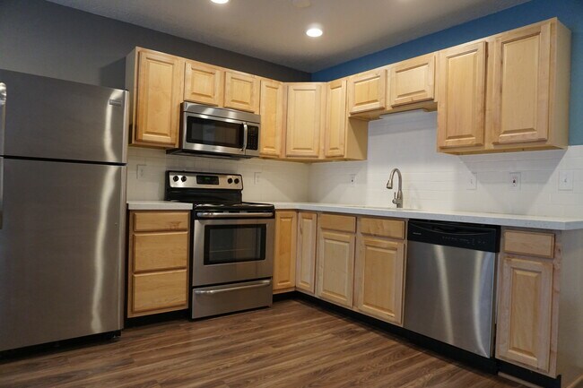 Building Photo - 900 S 300 E