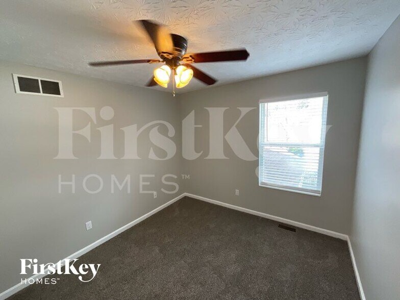 Building Photo - 671 McCormick Ln