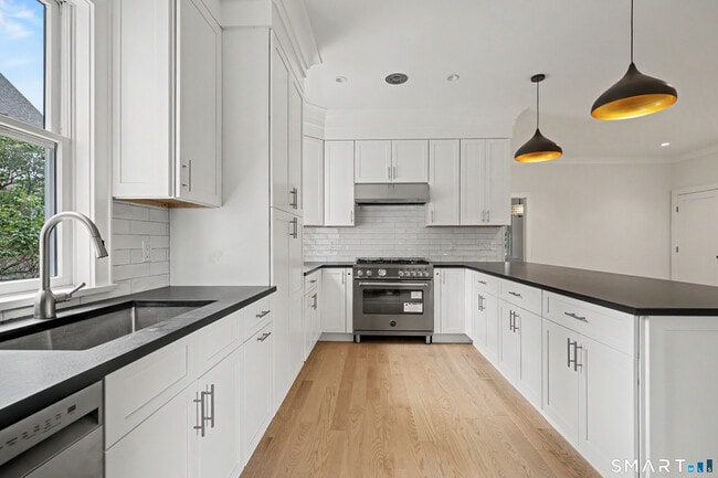 Building Photo - 15 Shorelands Pl