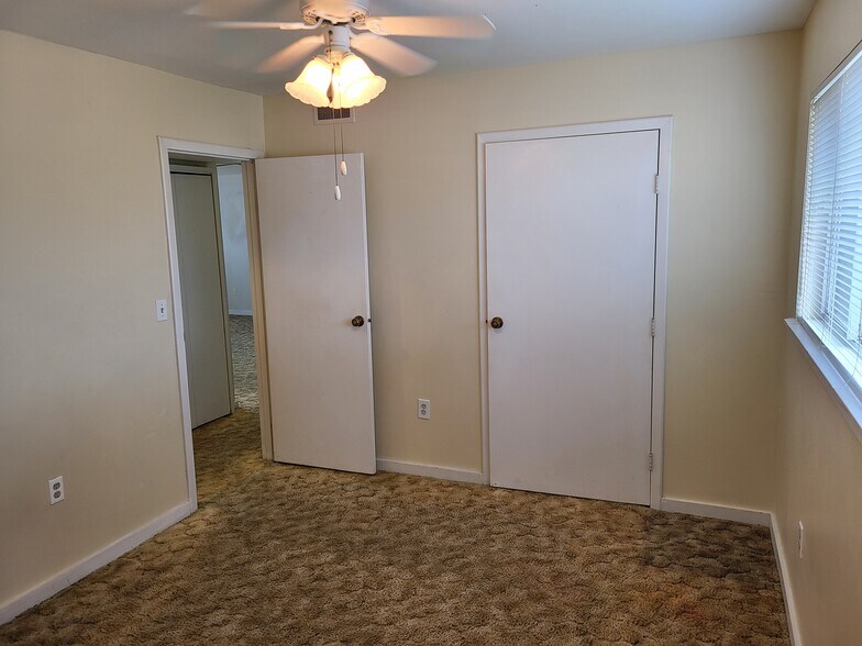 bedroom 2 - 2243 Hillcrest