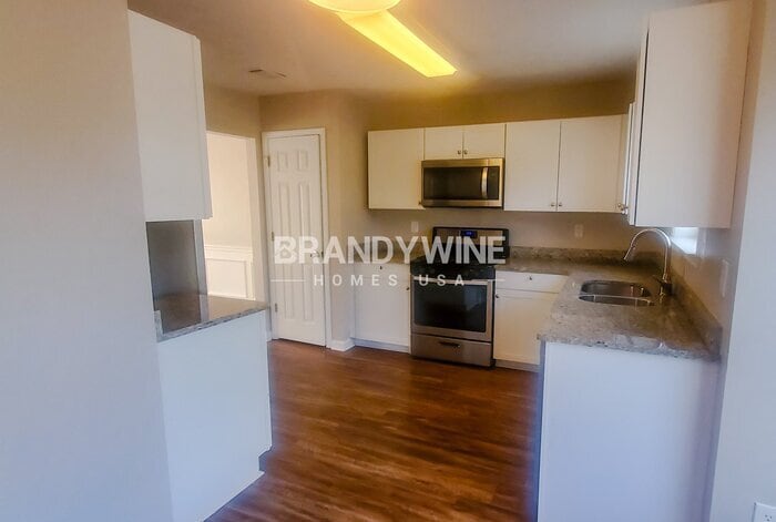 Building Photo - 2801 Driftwood Ct