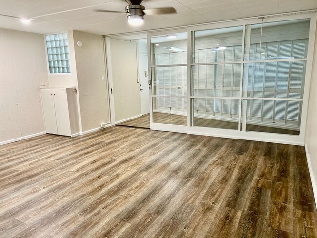 Building Photo - Tropic Seas one bdrm., one bath apartment, Oceanfront property, by Diamond Head and Kapiolani Park!