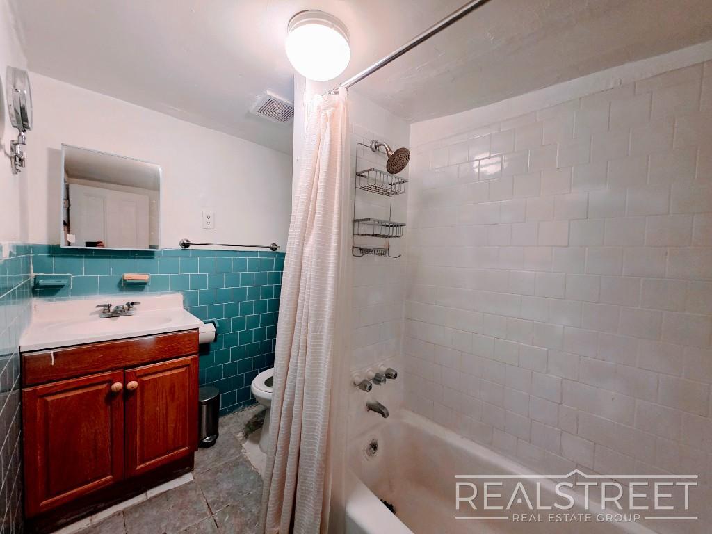 Building Photo - Charming 1 BED in Bed Stuy Brownstone!