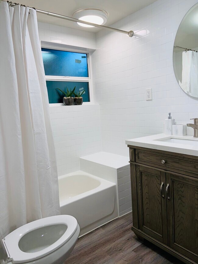 Building Photo - 2440 Wickstrom Pl SW