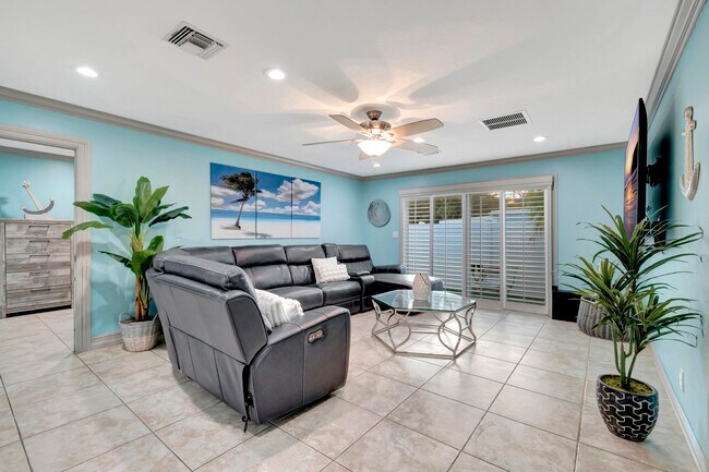 Building Photo - 310 Gulfstream Dr