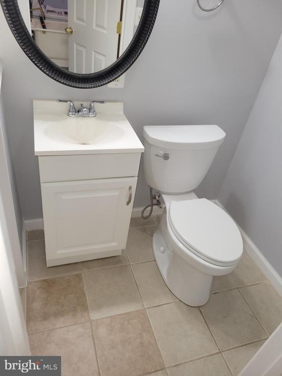 Building Photo - 2212 Vailthorn Rd