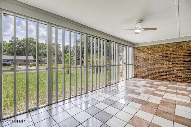 Building Photo - 1215 Bluehill Dr N