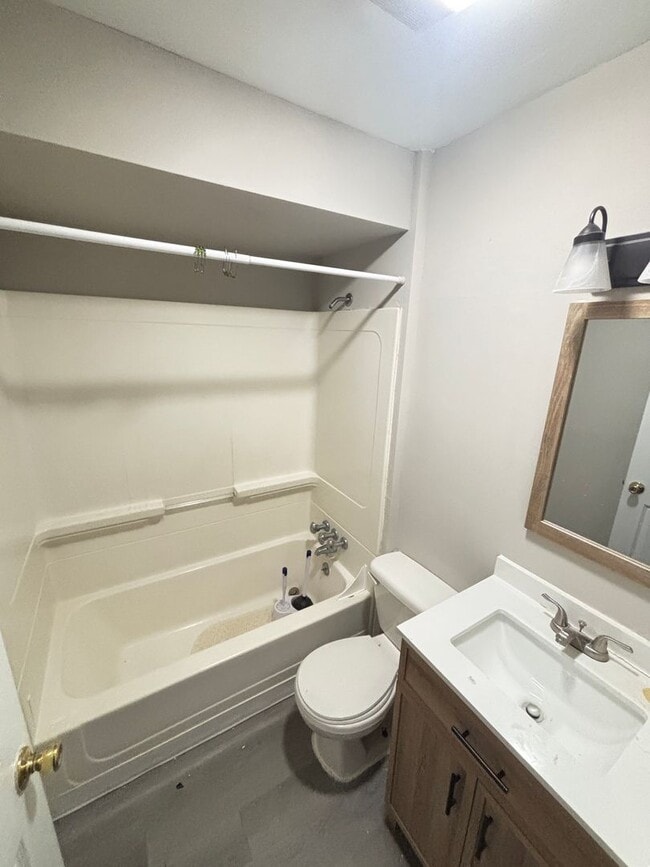 Building Photo - Spacious 3-Bedroom Apartment – 2nd Floor