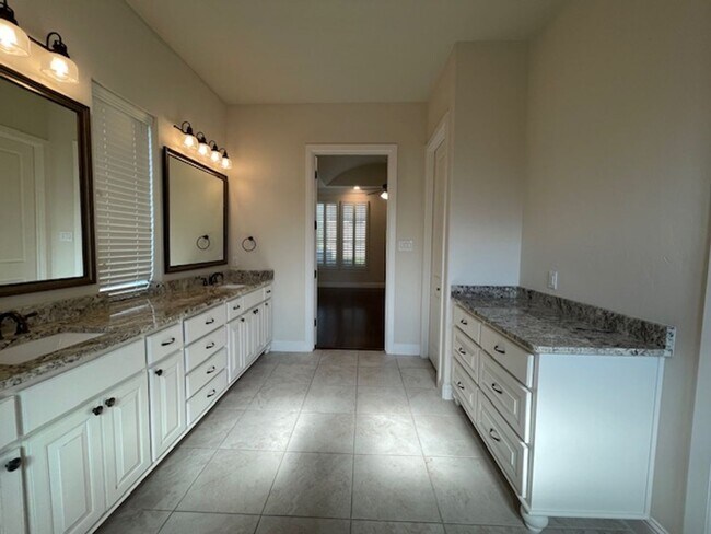 Building Photo - 1605 Le Mans Ln