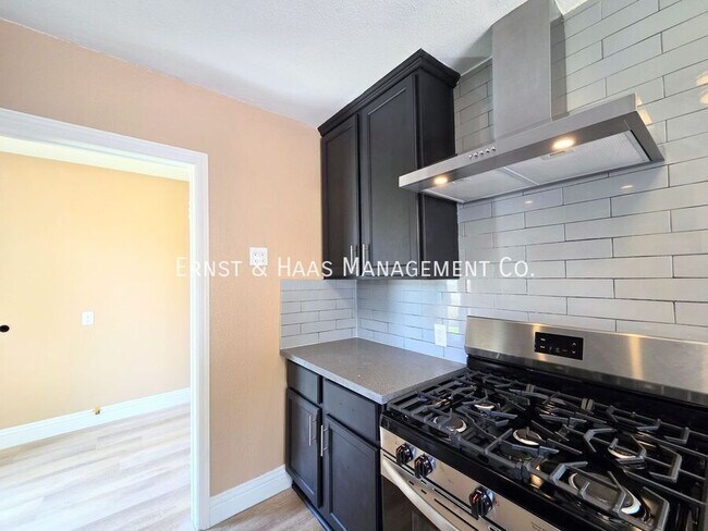 Building Photo - 705 N Hillford Ave