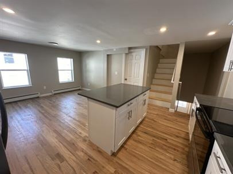 Building Photo - 463 E Main St