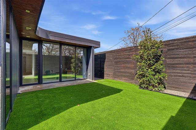 Building Photo - 6822 Victoria Ave