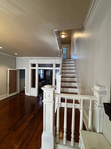 living room with stairs to 2nd fl - 1518 S 13th St