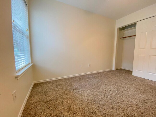 Building Photo - 54 N Queenscliff Cir