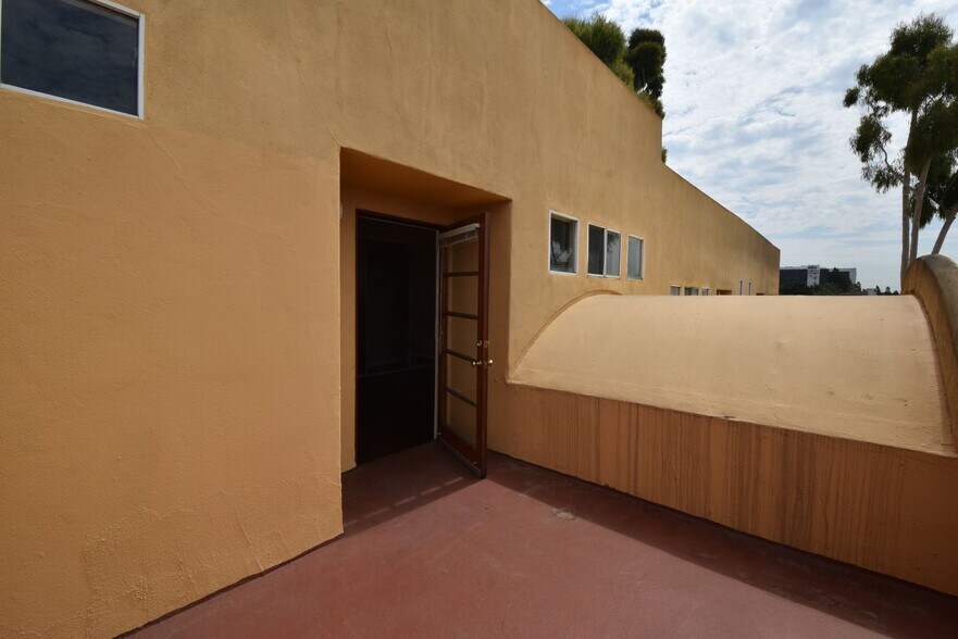 Building Photo - 425 N Alvarado St