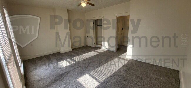 Building Photo - Upper 1 Bed 1 Bath Apartment