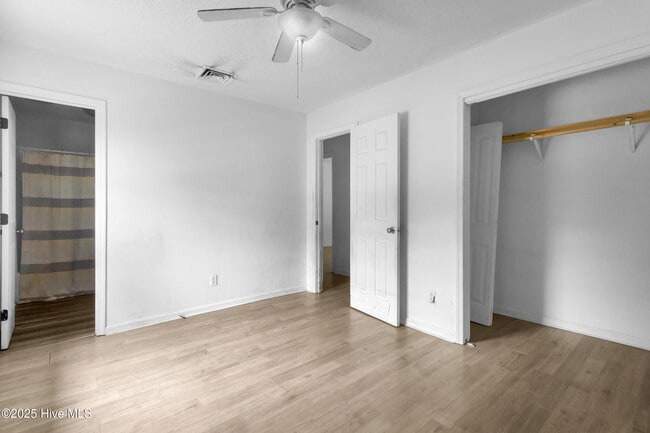 Building Photo - 1800 Carver St