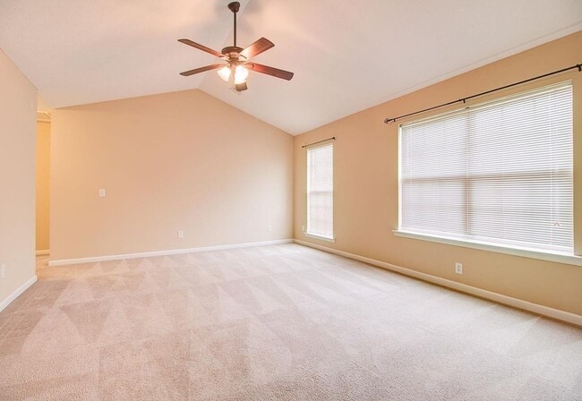 Building Photo - 183 Vintage Cir