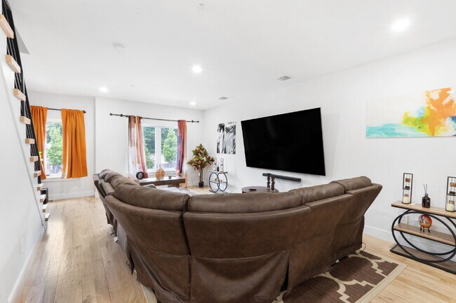 Building Photo - Movie in special, first 1/2 month rent is FREE! Charming 2-Bedroom Condo with 2 Full & 2 Half Bat...