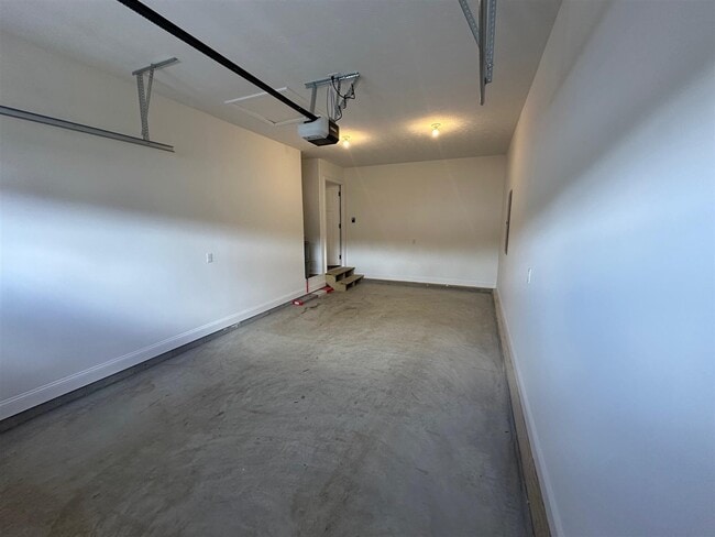 Building Photo - 468 Deluth Dr