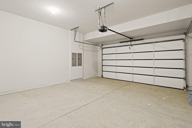 Building Photo - 857 N Manchester St