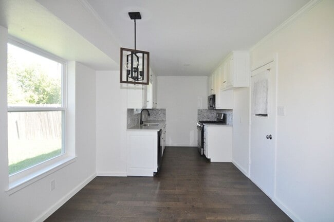 Building Photo - 132 Navajo Dr