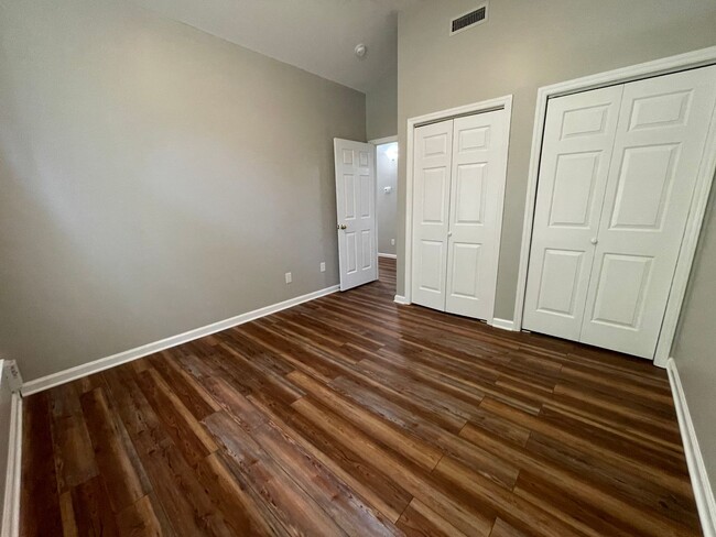 Building Photo - Charming, updated 3br house w/ separate ga...