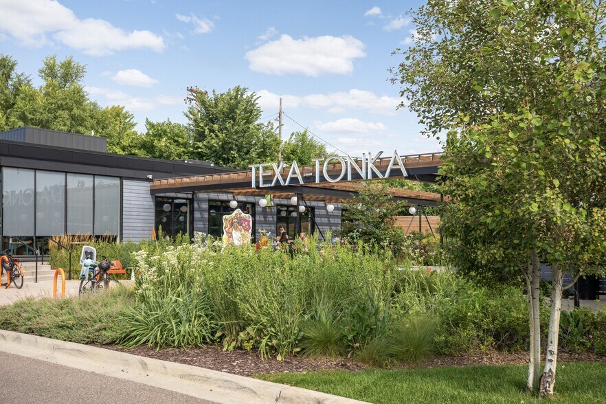 Building Photo - 2820 Idaho Ave S