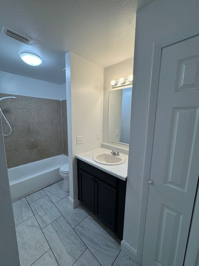 Building Photo - Saint Paul Dr