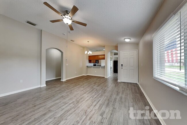 Building Photo - 11759 Lynmoor Dr