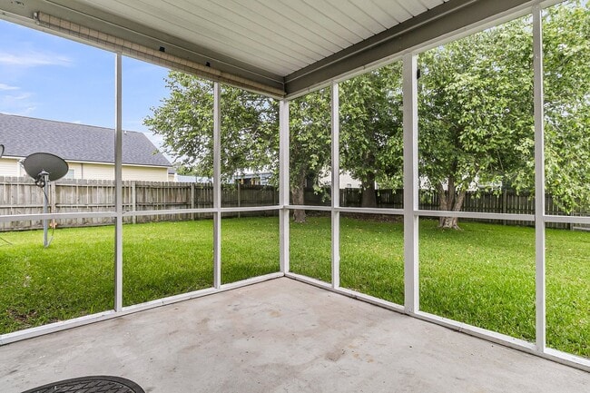 Building Photo - Recently Updated 4 bedroom 2.5 bathroom two story home available in Ladson!