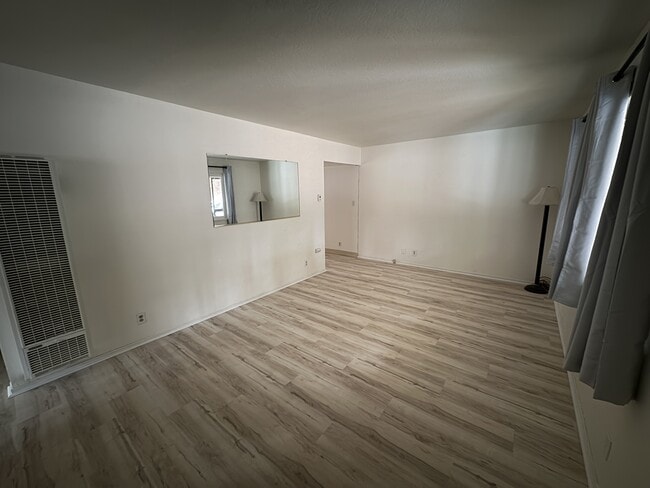 Building Photo - 2708 Armstrong Ave