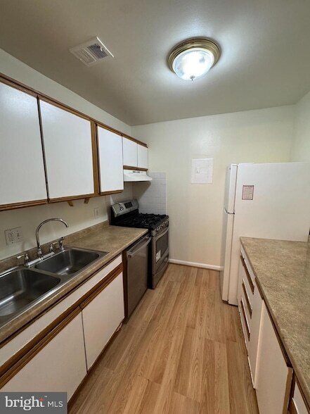 Building Photo - 3832 Bel Pre Rd