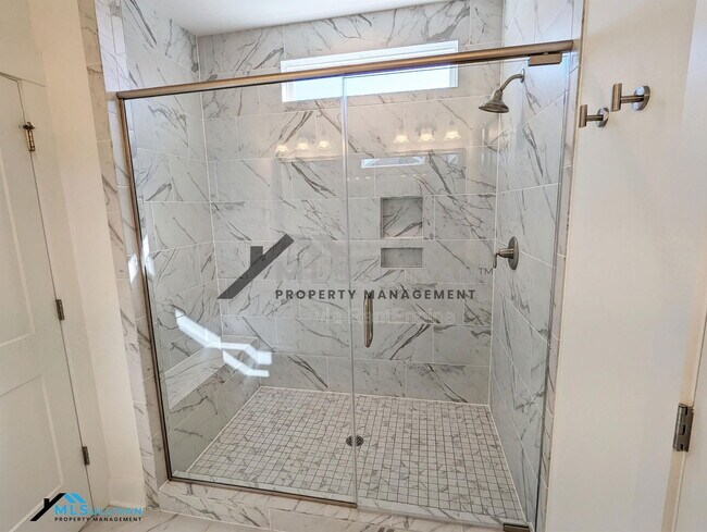 Building Photo - 1100 Fly Catcher Ct