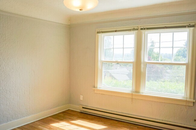 Building Photo - Cottage Cutie in John's Landing: HWs, Big ...
