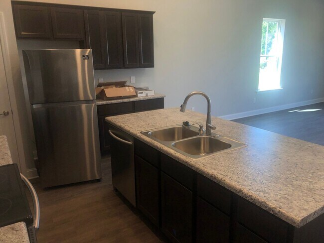 Building Photo - New Build w/ a SPECTACULAR LAYOUT