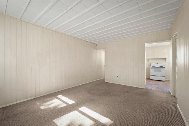 Building Photo - 725 5th Ave N