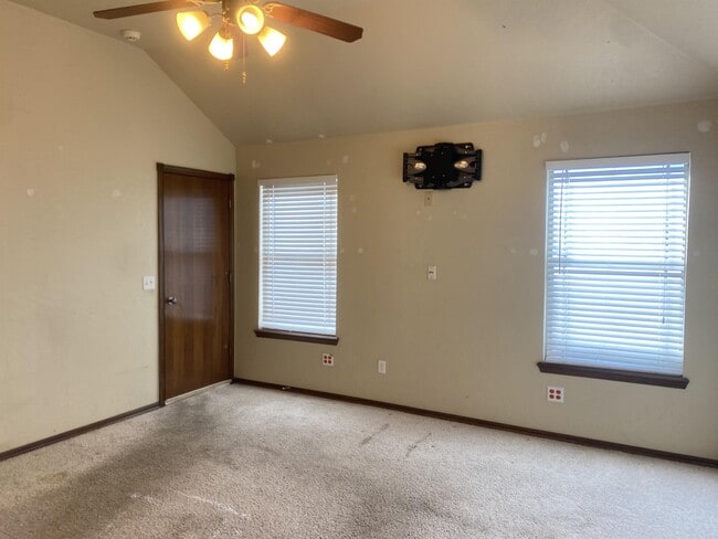 Building Photo - 617 Allison Ln