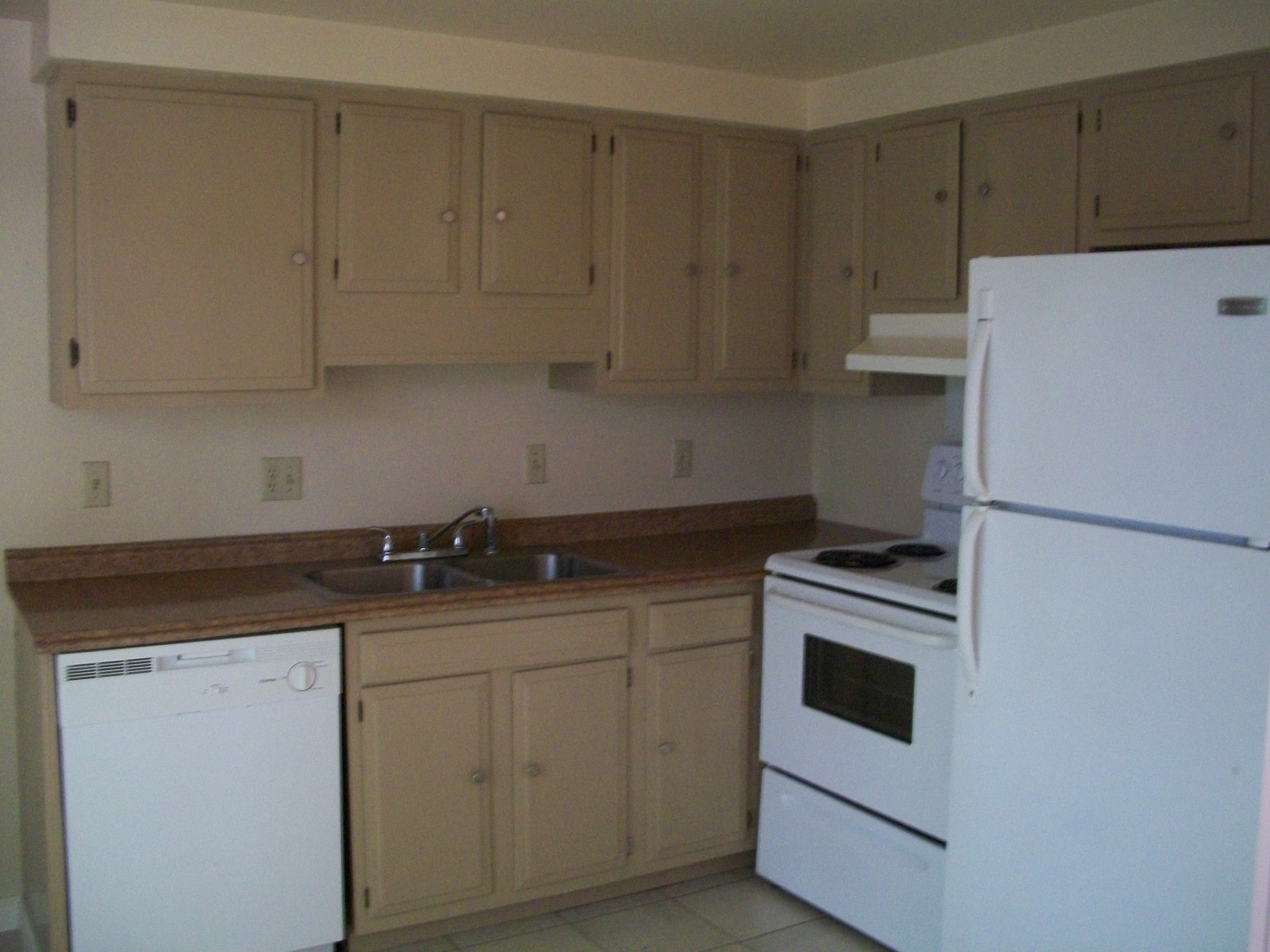 Clean appliances with new dishwasher - 502 Mercer Rd