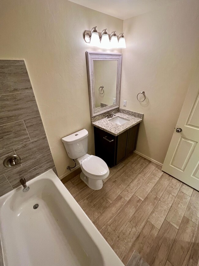 Building Photo - 1563 Ovalo Ct