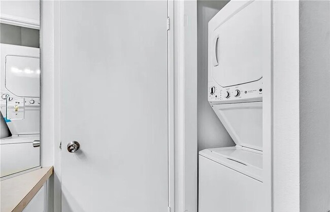 Building Photo - 1062 Calle Del Cerro