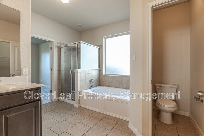 Building Photo - 5167 Top Ridge Ln