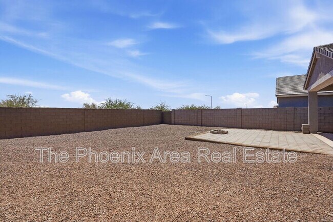 Building Photo - 2761 W Seaver Ave