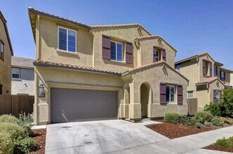 Building Photo - 3 Bedroom 3 Bathroom Home with Open Floor ...