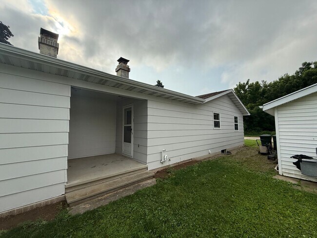 Building Photo - 207-211 Maple Street