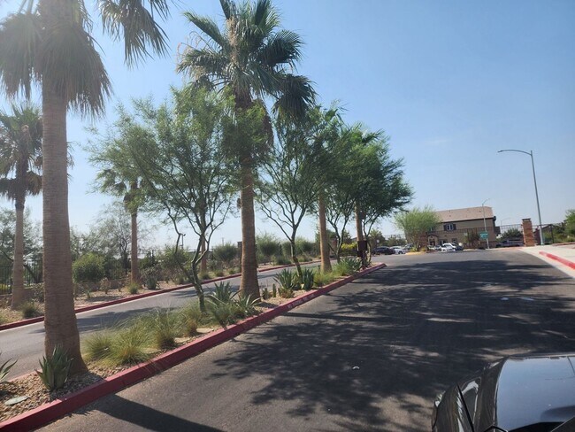 Building Photo - 3 bedroom/ 2 bath condo in gated community