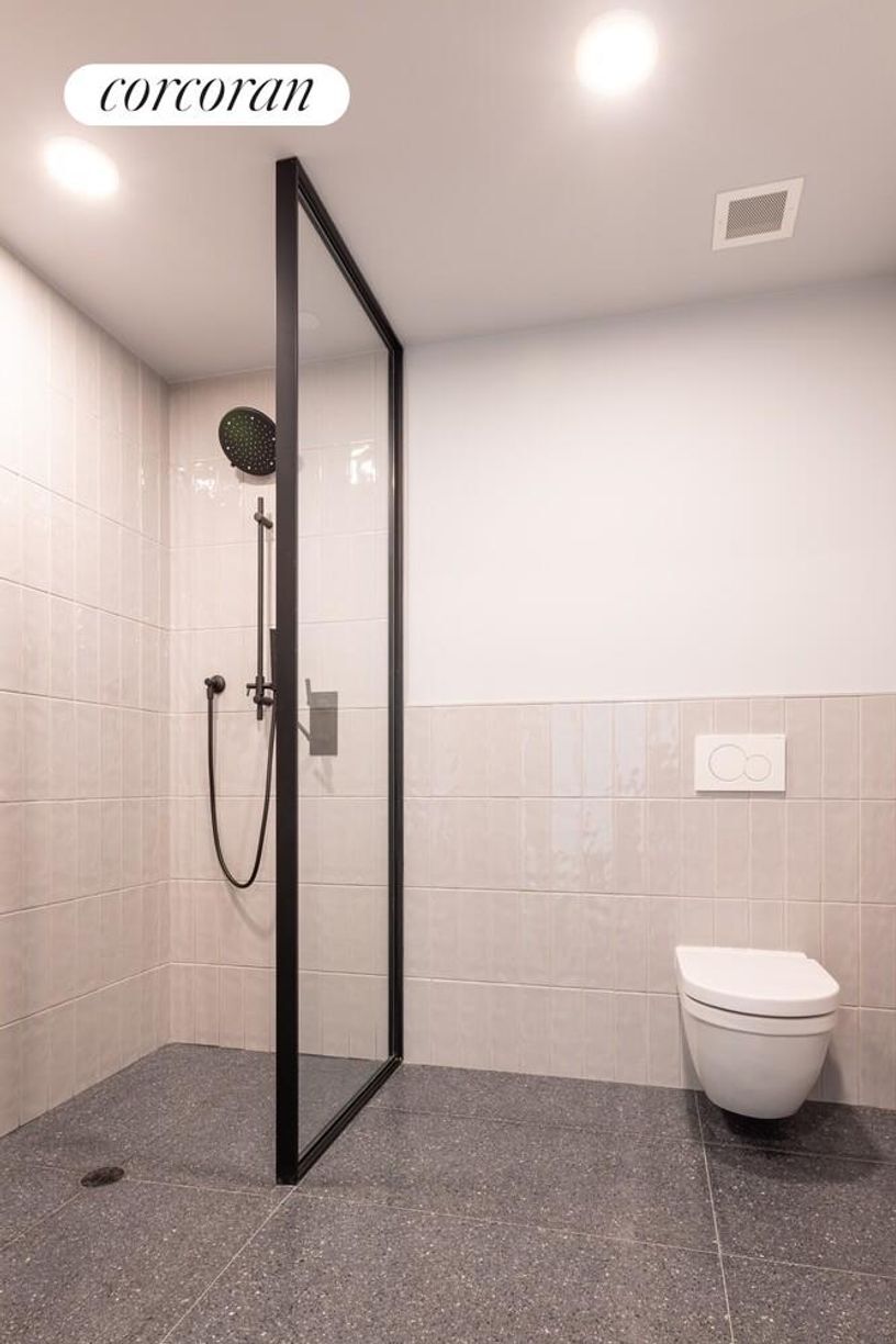 Building Photo - 547 W 47th St